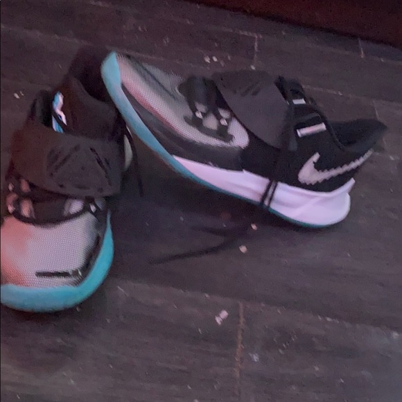 Kyrie low 3 - Picture 2 of 3